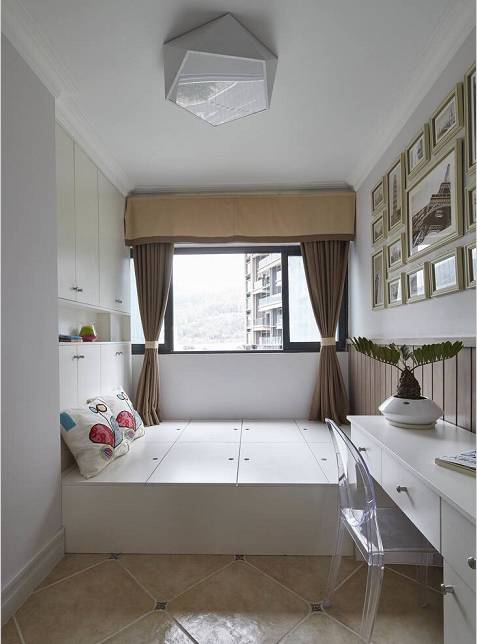 实木生态板材与榻榻米结合的卧室
